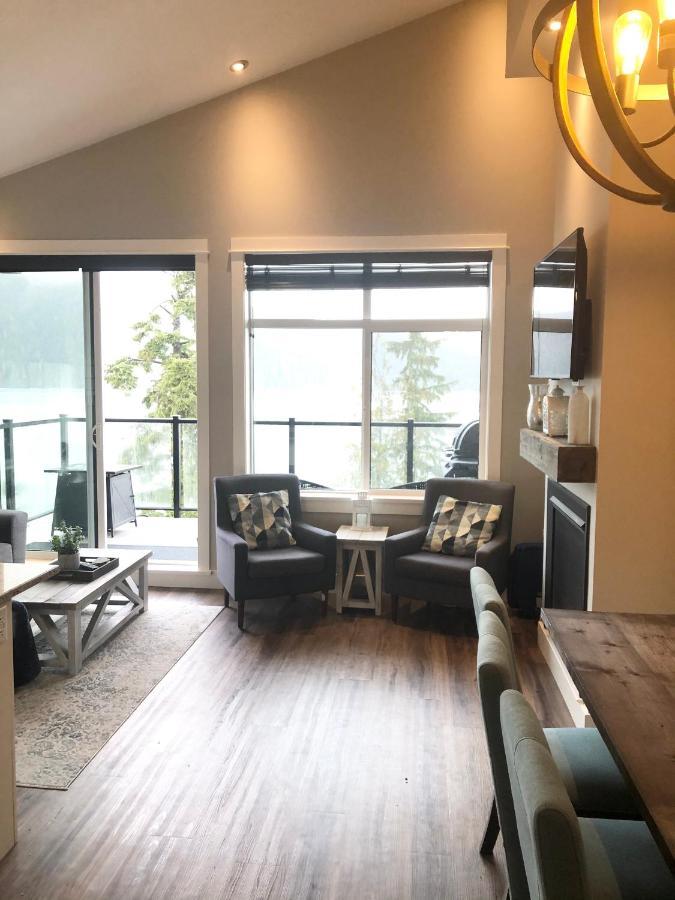 Sandy Feet Retreat Port Renfrew- Oceanfront 2Br Modern Cottage ภายนอก รูปภาพ