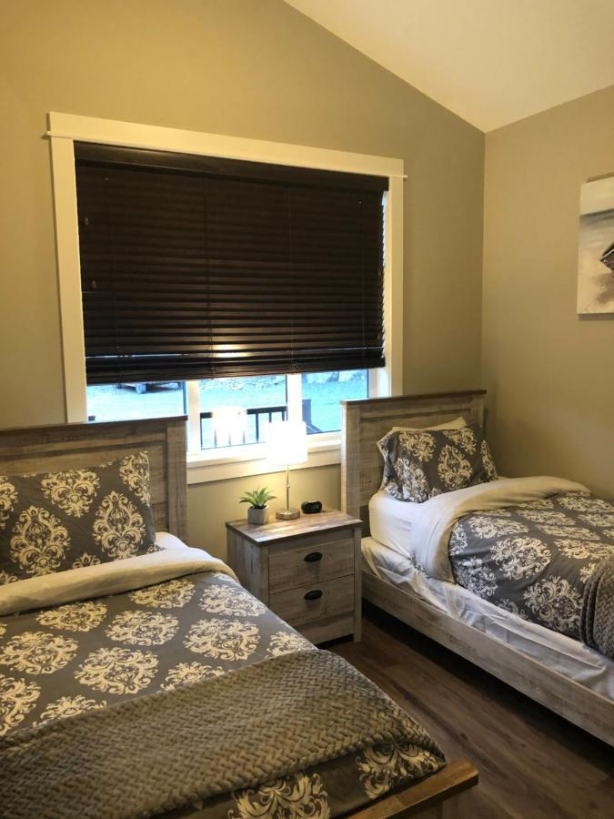 Sandy Feet Retreat Port Renfrew- Oceanfront 2Br Modern Cottage ภายนอก รูปภาพ