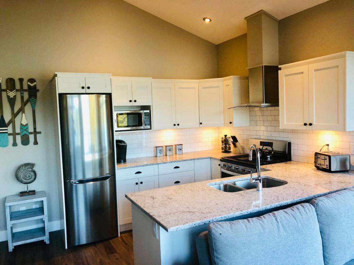 Sandy Feet Retreat Port Renfrew- Oceanfront 2Br Modern Cottage ภายนอก รูปภาพ