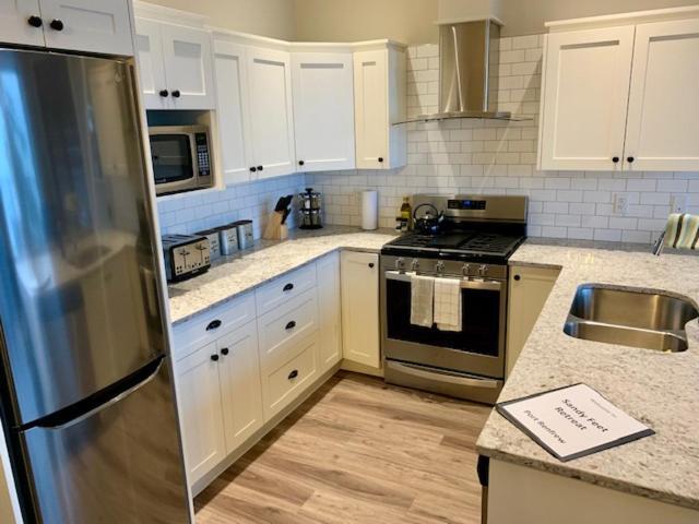 Sandy Feet Retreat Port Renfrew- Oceanfront 2Br Modern Cottage ภายนอก รูปภาพ